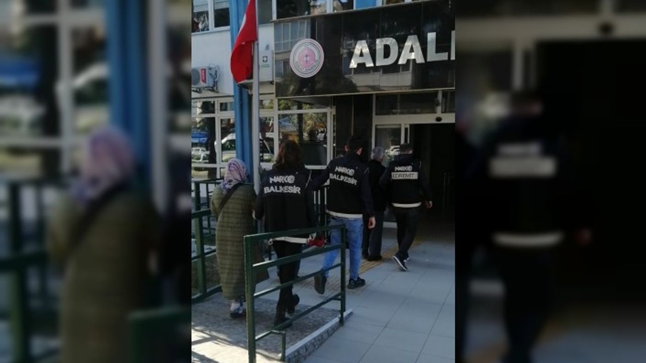 Saklanan uyuşturucuyu narkotik köpeği böyle buldu!