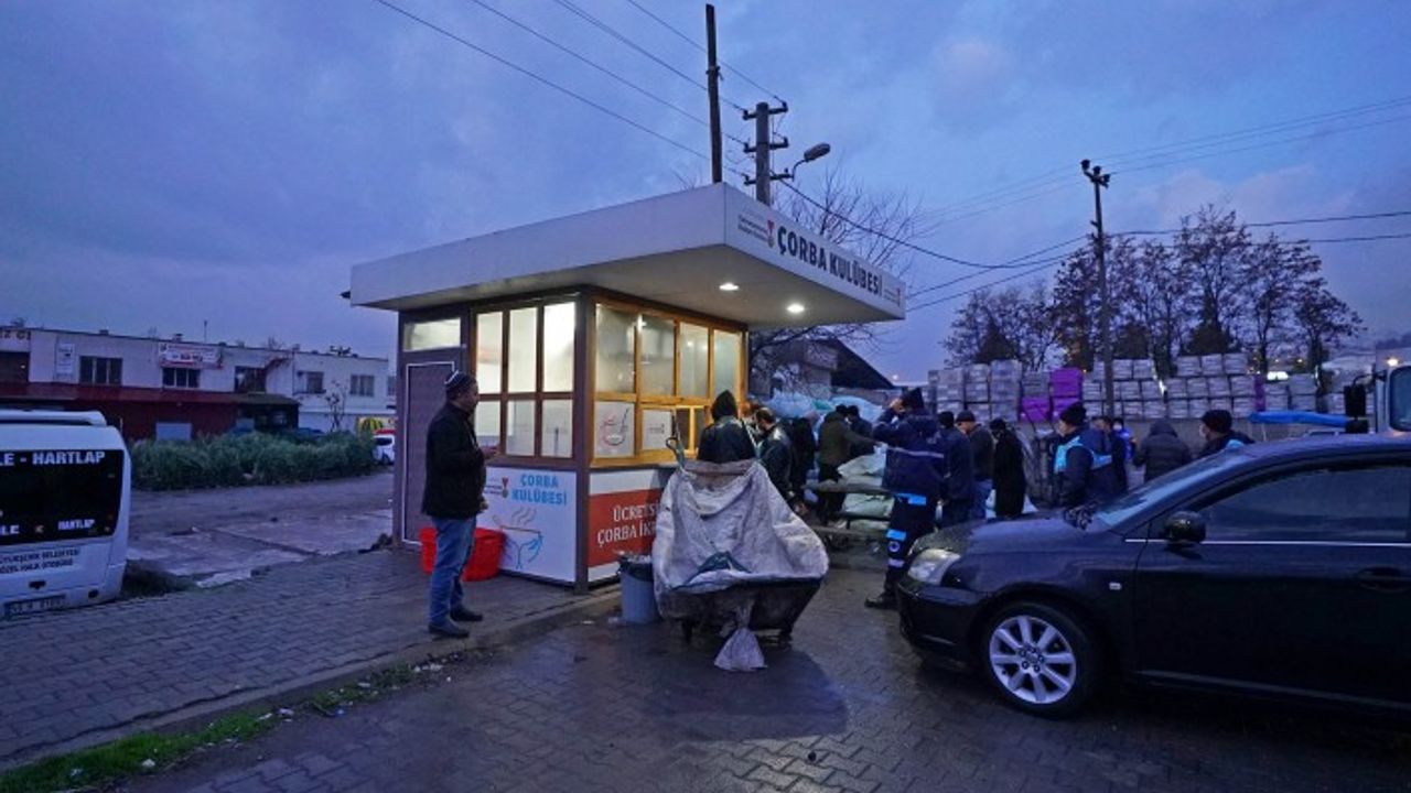 Büyükşehir’den Sıcak Çorba İkramı
