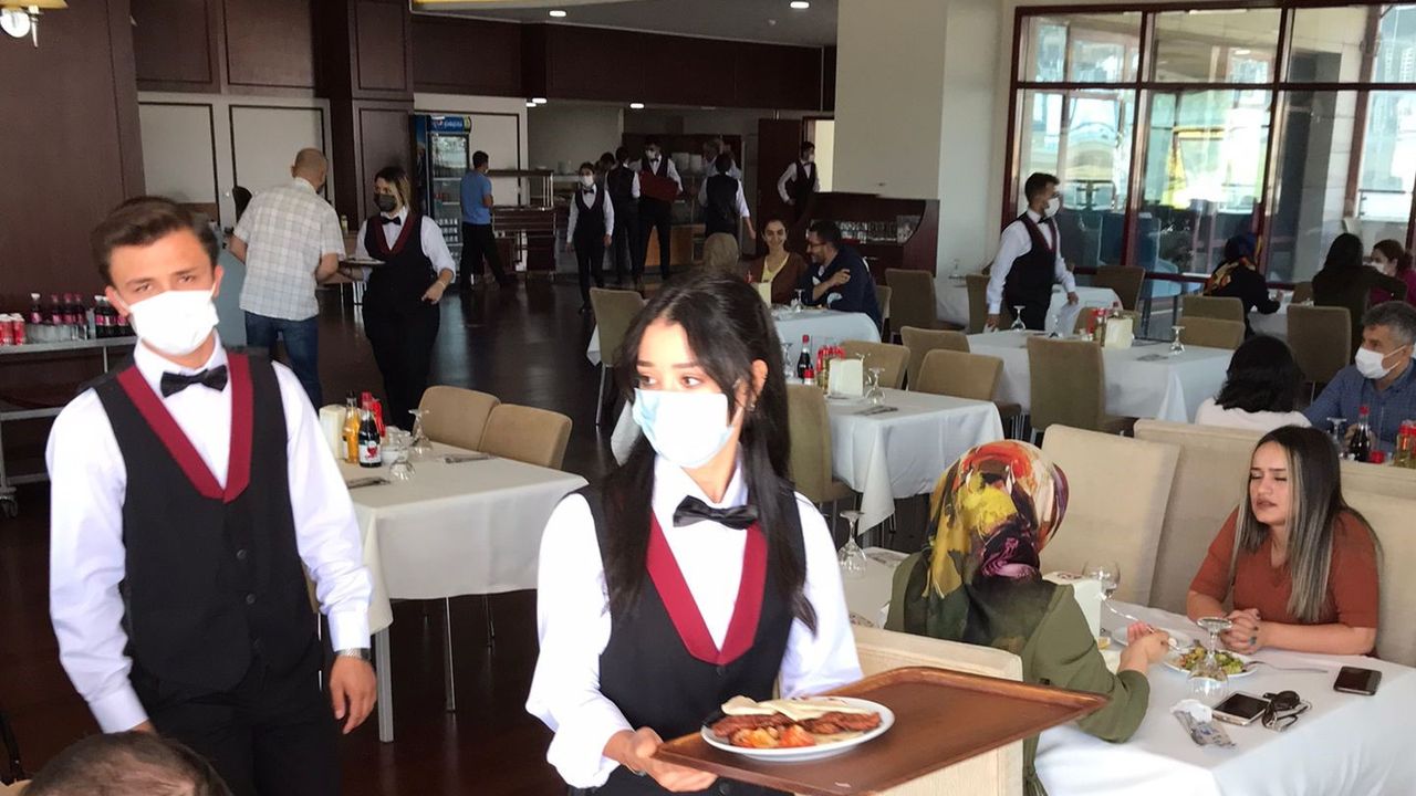 Üniversitemiz Turizm ve Otel İşletmeciliği Öğrencileri Uygulayarak Öğreniyor