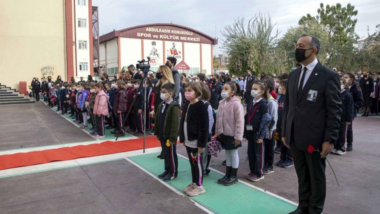 SANKO OKULLARI BÜYÜK ÖNDER’İ SAYGI, SEVGİ VE ÖZLEMLE ANDI