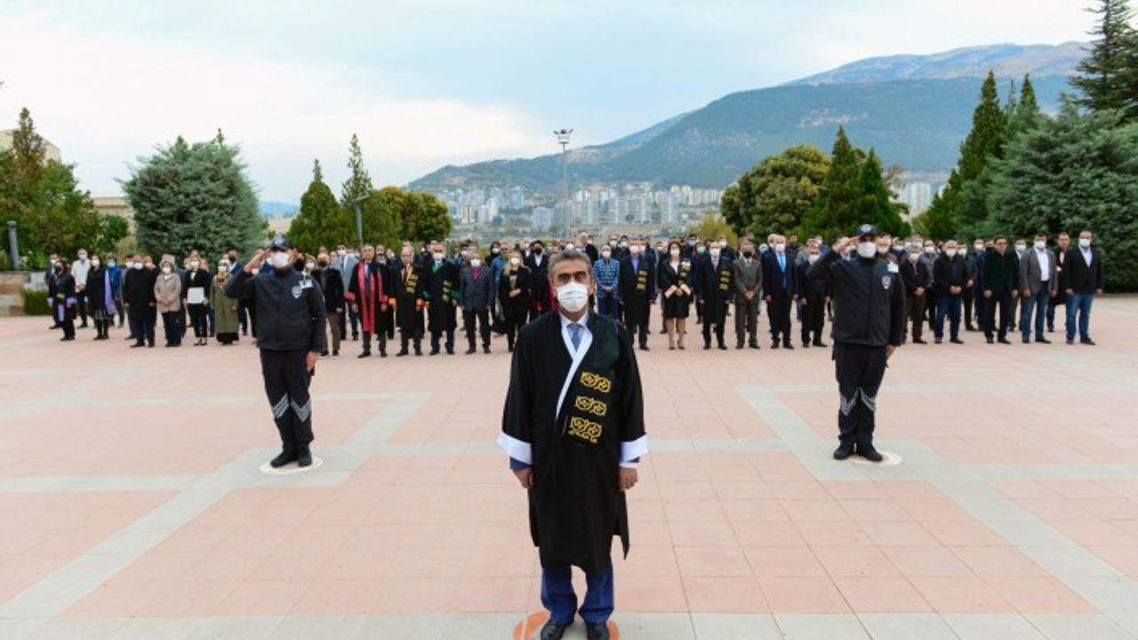 Üniversitemiz, Ebediyete İrtihalinin 83. Yılında Cumhuriyetimizin Kurucusu Gazi Mustafa Kemal Atatürk’ü Andı