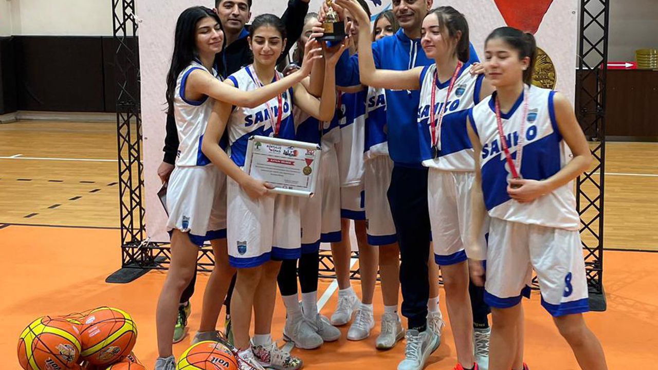 SANKO OKULLARI GENÇ KIZLAR BASKETBOL TAKIMI İL BİRİNCİSİ OLDU
