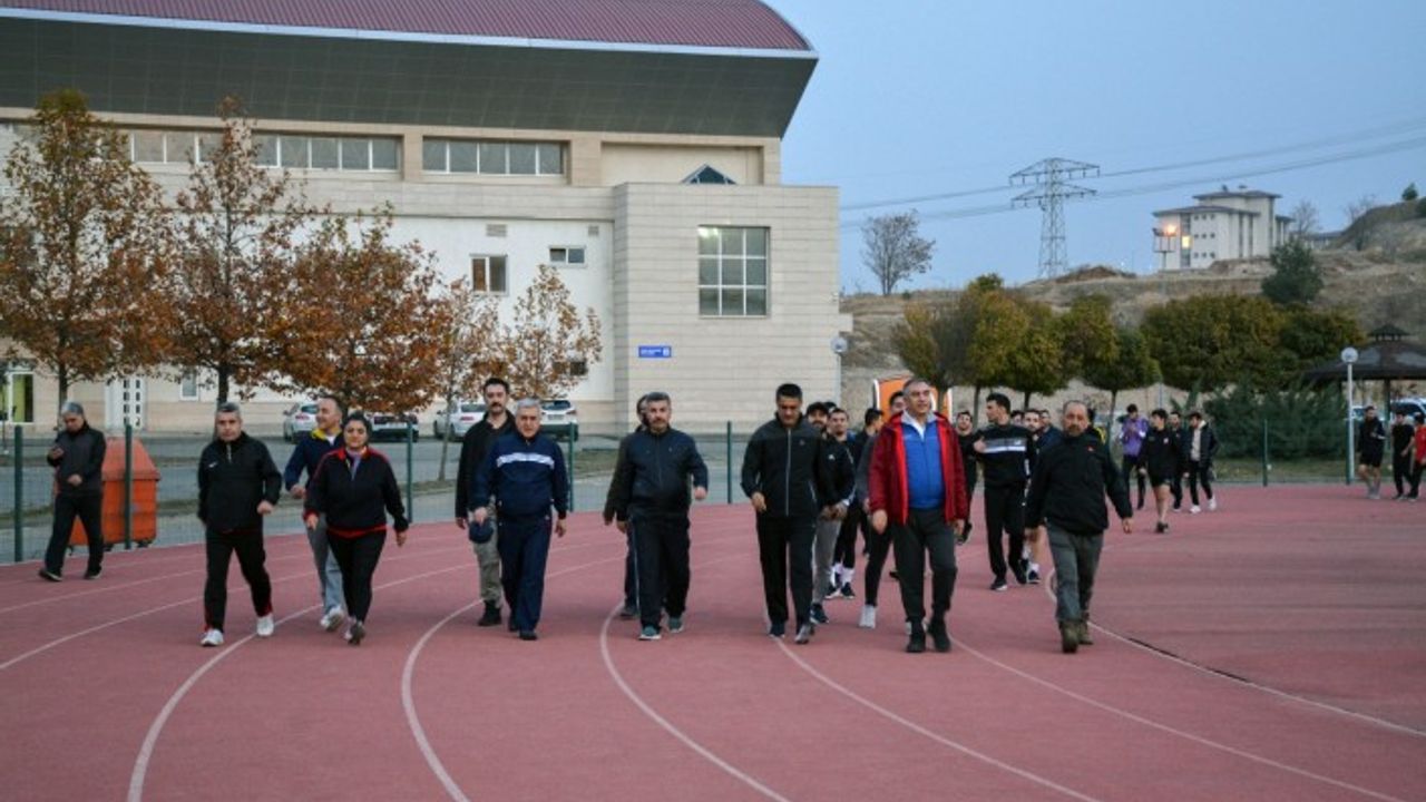 Üniversitemiz Personel ve Öğrencileri Daha Sağlıklı Bir Yaşam İçin Yürüyor