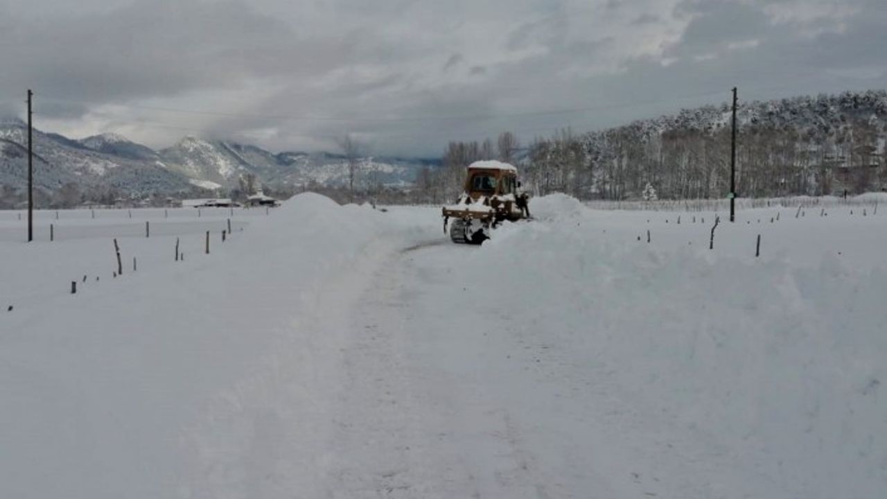 Ekipler Kırsal Mahallelerde de Aralıksız Çalışıyor