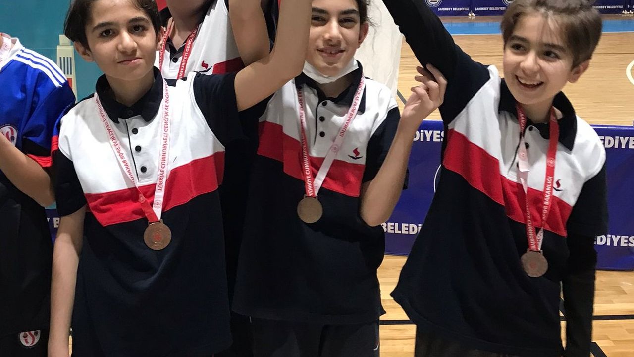 SANKO OKULLARI ÖĞRENCİLERİ MASA TENİSİNDE İL DÖRDÜNCÜSÜ OLDU