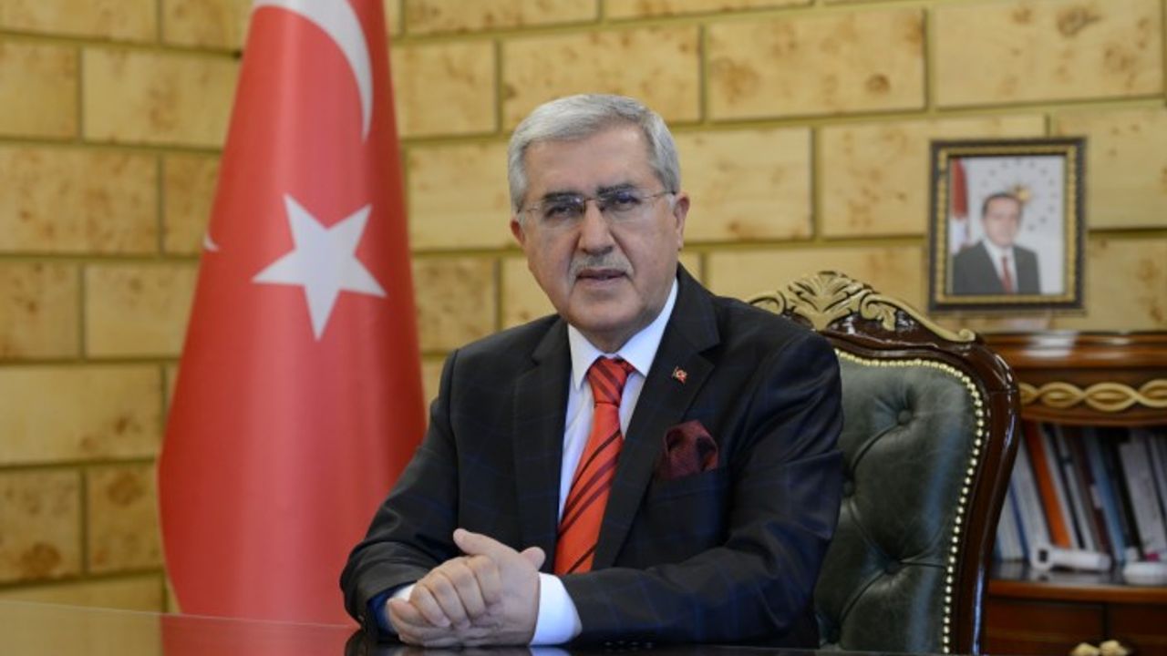 Üniversitemiz Rektörü Prof. Dr. Niyazi Can’ın 9 Şubat Dünya Sigarayı Bırakma Günü Mesajı: Bugün Yeni Bir Başlangıç Yapın Sevdiklerinizi Değil Sigarayı Bırakın