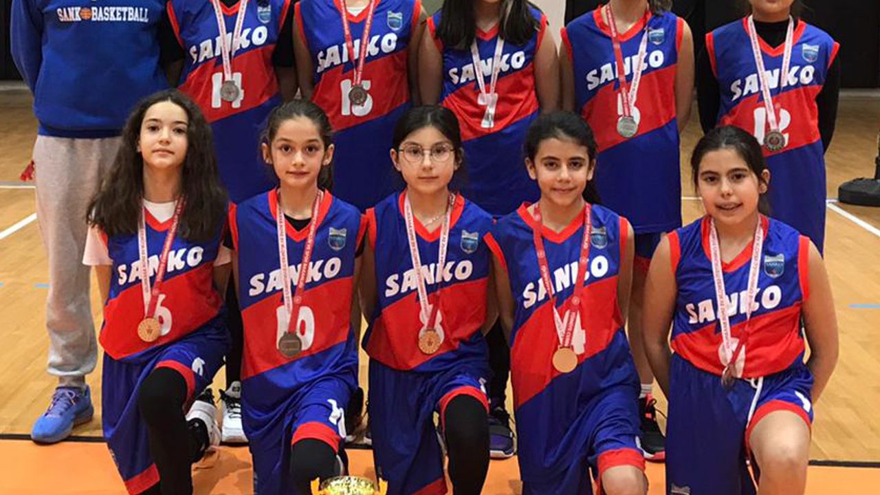 SANKO OKULLARI BASKETBOL TAKIMI İL İKİNCİSİ OLDU