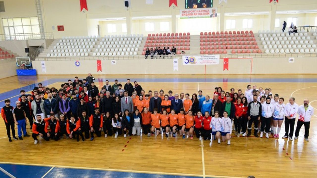 Üniversitemiz, Türkiye Üniversite Sporları Federasyonu Hentbol 1.Lig Kadın- Erkek Grup Müsabakalarına Ev Sahipliği Yapıyor