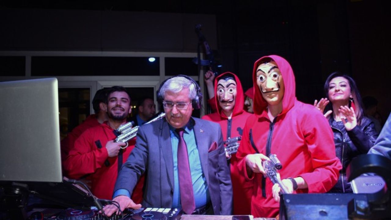 KSÜ Öğrencileri 30. Yıl Açık Hava Kutlama Programında Müzik ve Eğlenceye Doydu