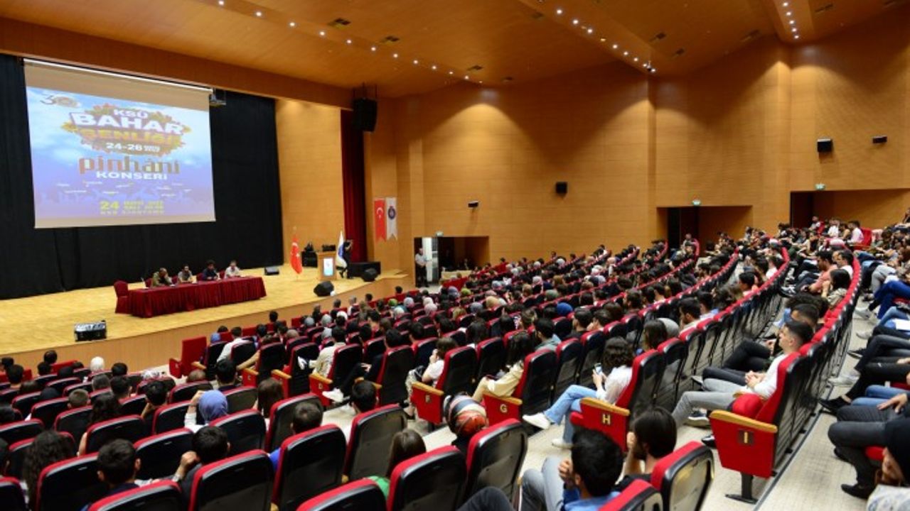 Pinhani Müzik Grubu Söyleşi Programında Üniversitemiz Öğrencileriyle Bir Araya Geldi