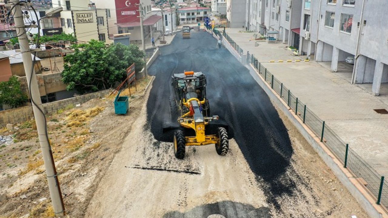 DULKADİROĞLU BELEDİYESİ ASFALT ÇALIŞMALARINI SÜRDÜRÜYOR