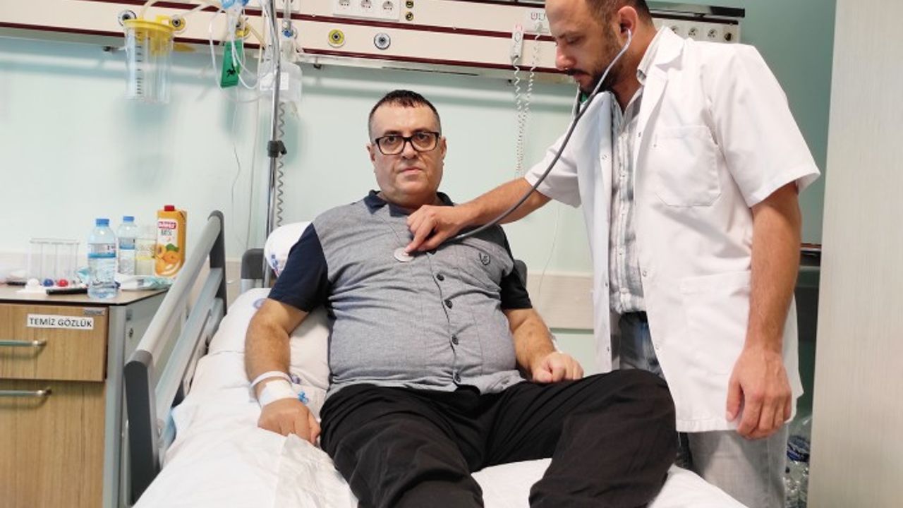 İNGİLTERE&#39;DE YAŞAYAN HASTA “TÜRK DOKTORLARA GÜVENİYORUM” DİYEREK KSÜ TIP FAKÜLTESİ HASTANESİNDE AMELİYAT OLDU