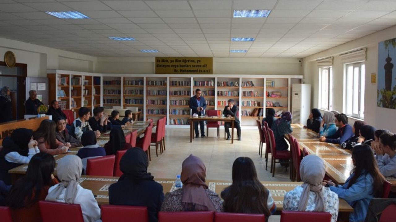 Kütüphane Söyleşileri Gençlerle Buluşmaya Devam Ediyor