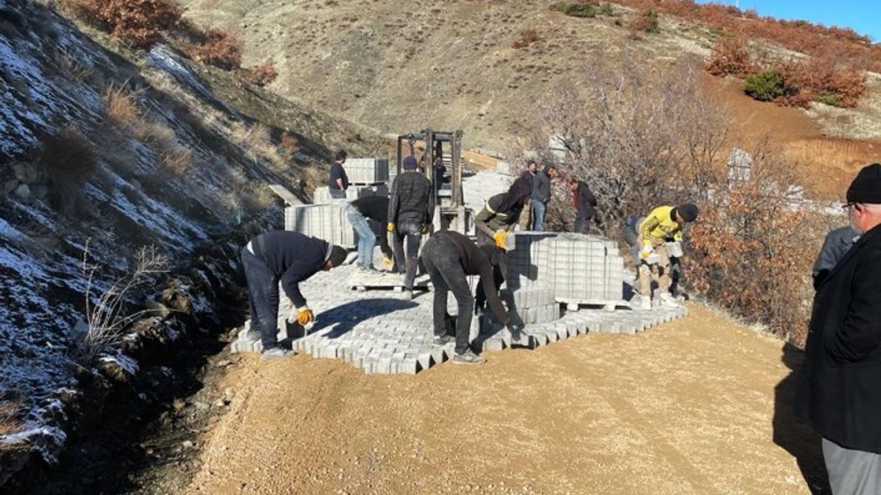 Ekinözü’nde Mahalle Yolları Büyükşehir’le Yenileniyor