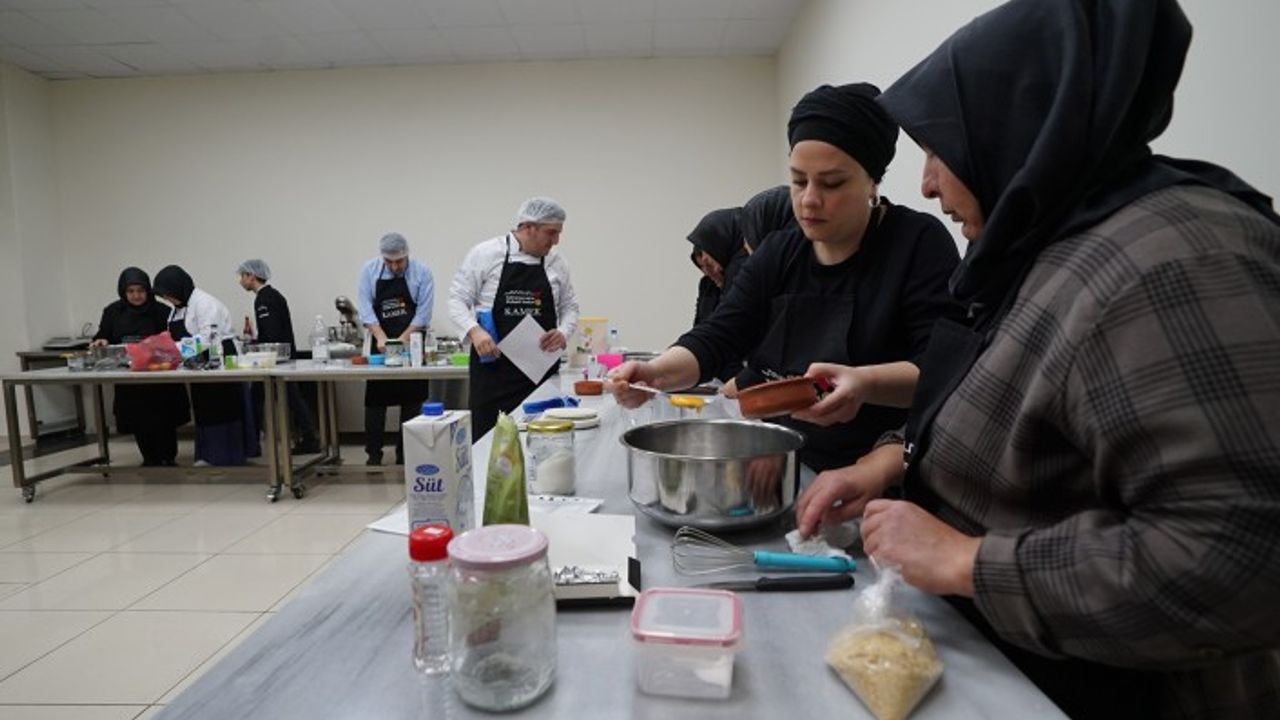 KAMEK’te Öğreniyor, Profesyonel Mutfakta Deneyim Kazanıyorlar
