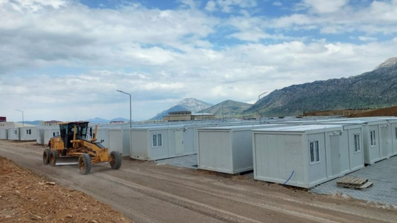Büyükşehir, Göksun Konteyner Kent’te İmalatlarını Sürdürüyor