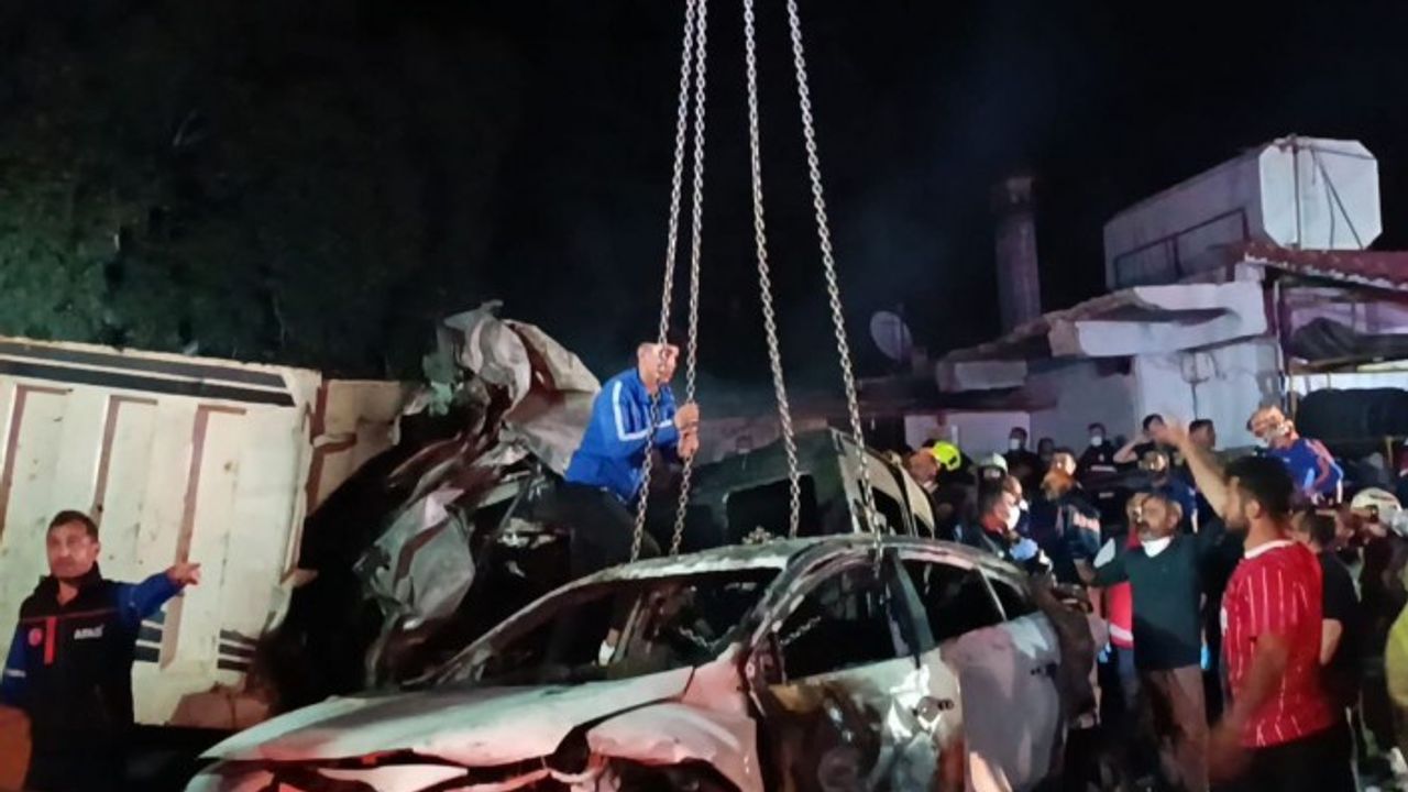 Hatay’da freni patlayan kamyon dehşet saçtı 