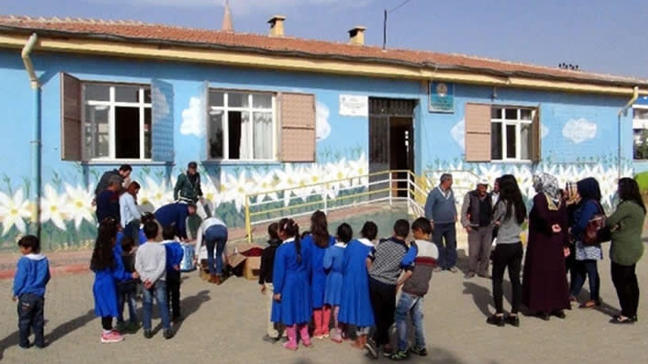 Kız çocuklarına ayrı okul! Destek açıklamaları peş peşe geldi