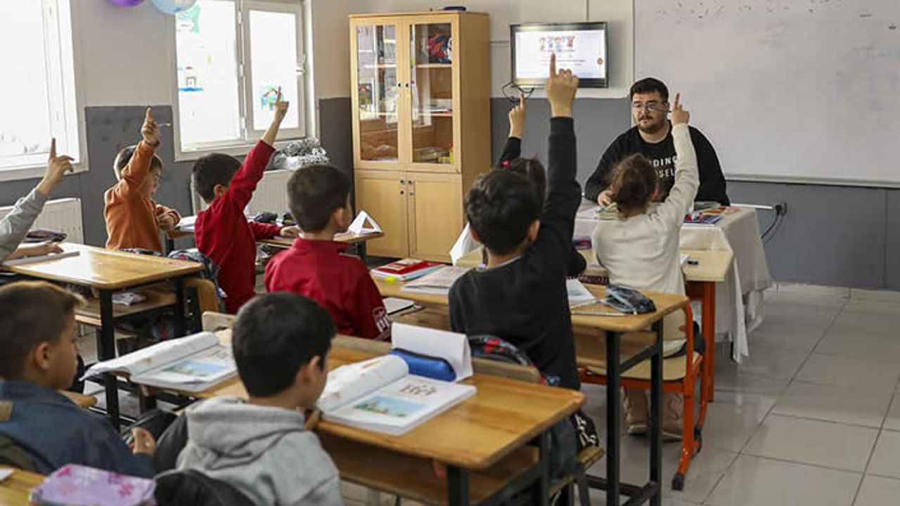 Öğretmen atamalarına ilişkin yönetmelik yayımlandı: 3. hizmet bölgeleri belli oldu