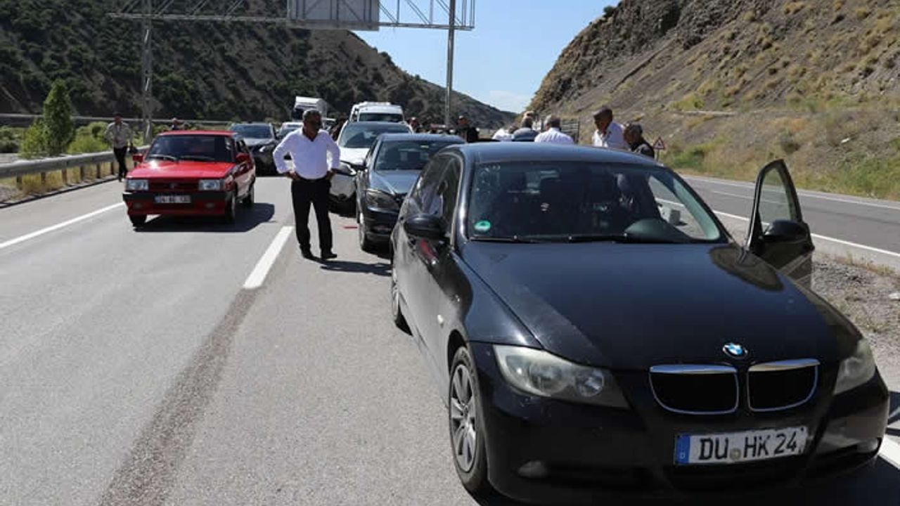 CHP lideri Kemal Kılıçdaroğlu'nun konvoyu Erzincan'da kaza yaptı: Yaralılar var