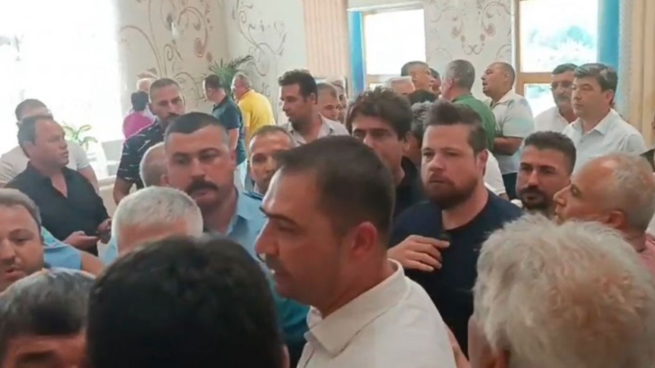 Mecliste büyük tartışma! Yumruklar havada uçuştu...