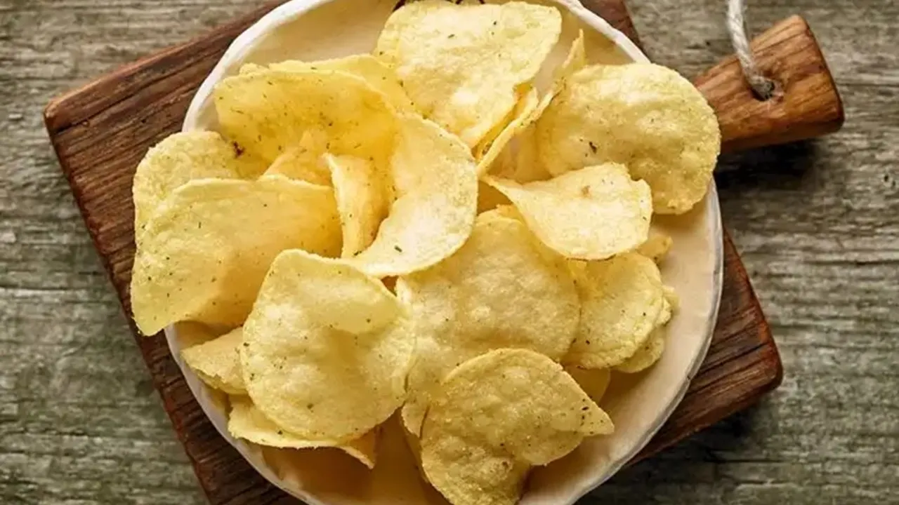 Cips tutkusunu sağlıklıya dönüştürün: Patates kabuğundan cips tarifi