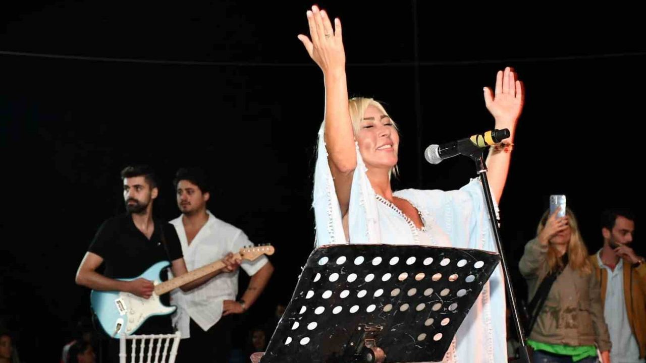 Türk Halk Müziği Sanatçısı Yudum Tatar, Tufanbeyli Belediye Başkanlığı İçin Adaylığını Açıkladı