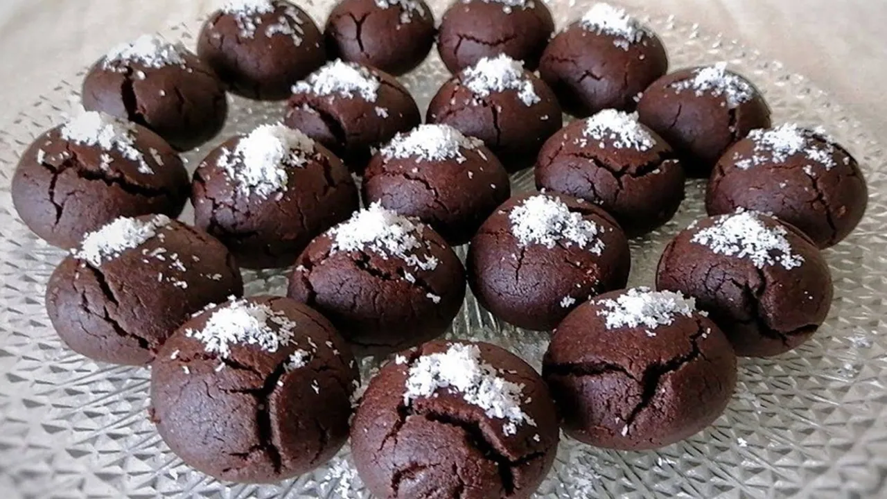 Misafirlerinizi büyüleyecek tat: Şerbetli kakaolu browni kurabiye