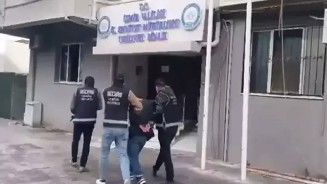 Dünyanın her yerinde aranan şüpheli İzmir'de kıskıvrak yakalandı