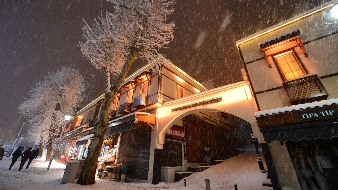 Kahramanmaraş'a beklenen kar yağışı sonunda geliyor! Kahramanmaraş'ta kar sevinci!