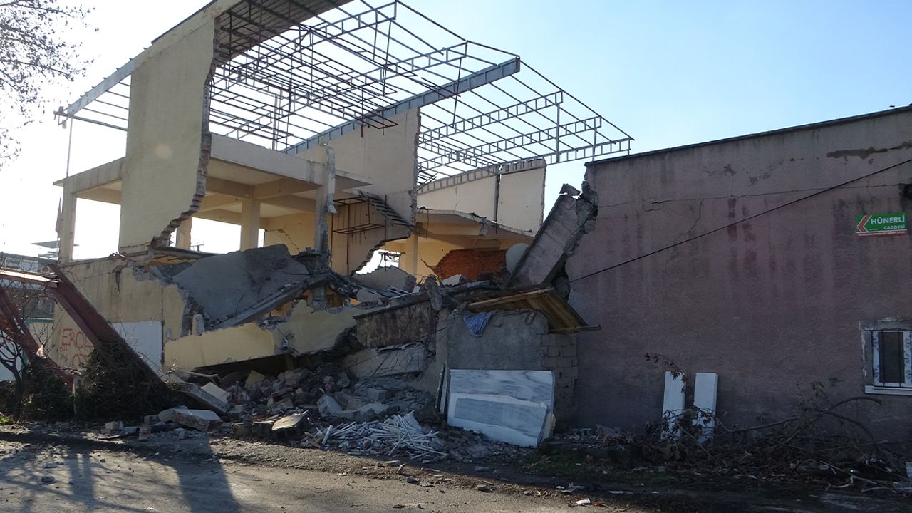 6 Şubat Depremlerinin Ardından Malatya'da Sanayi Sitesinde Korkutan Çökme