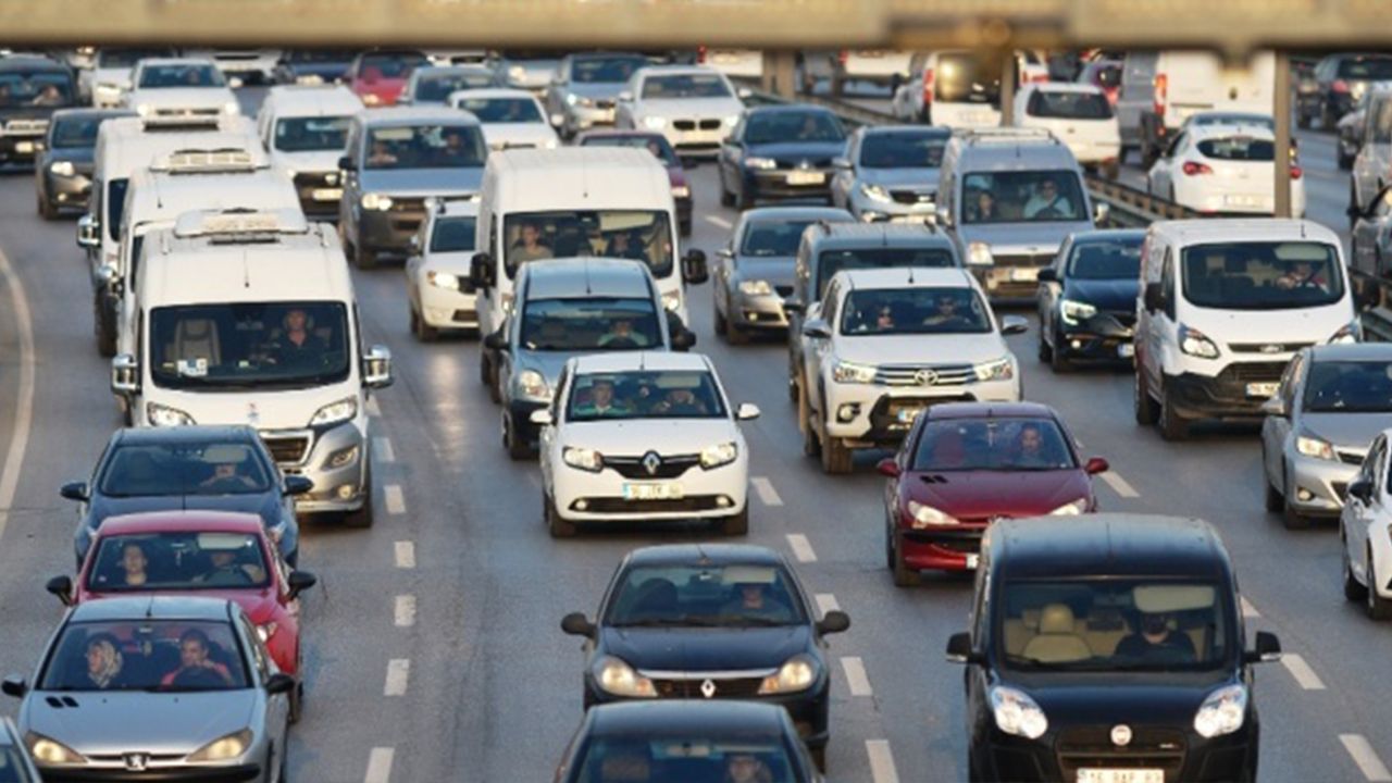 Sigorta şirketlerinin trafik poliçesi oyunu: fiyatlar neden bu kadar yüksek?