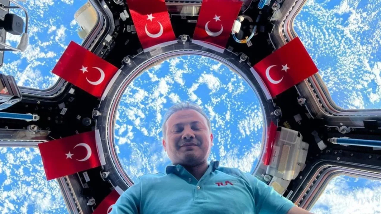 Alper Gezeravcı, uzaydan dünyaya dönüş için geri sayıma başladı: Saati açıklandı!