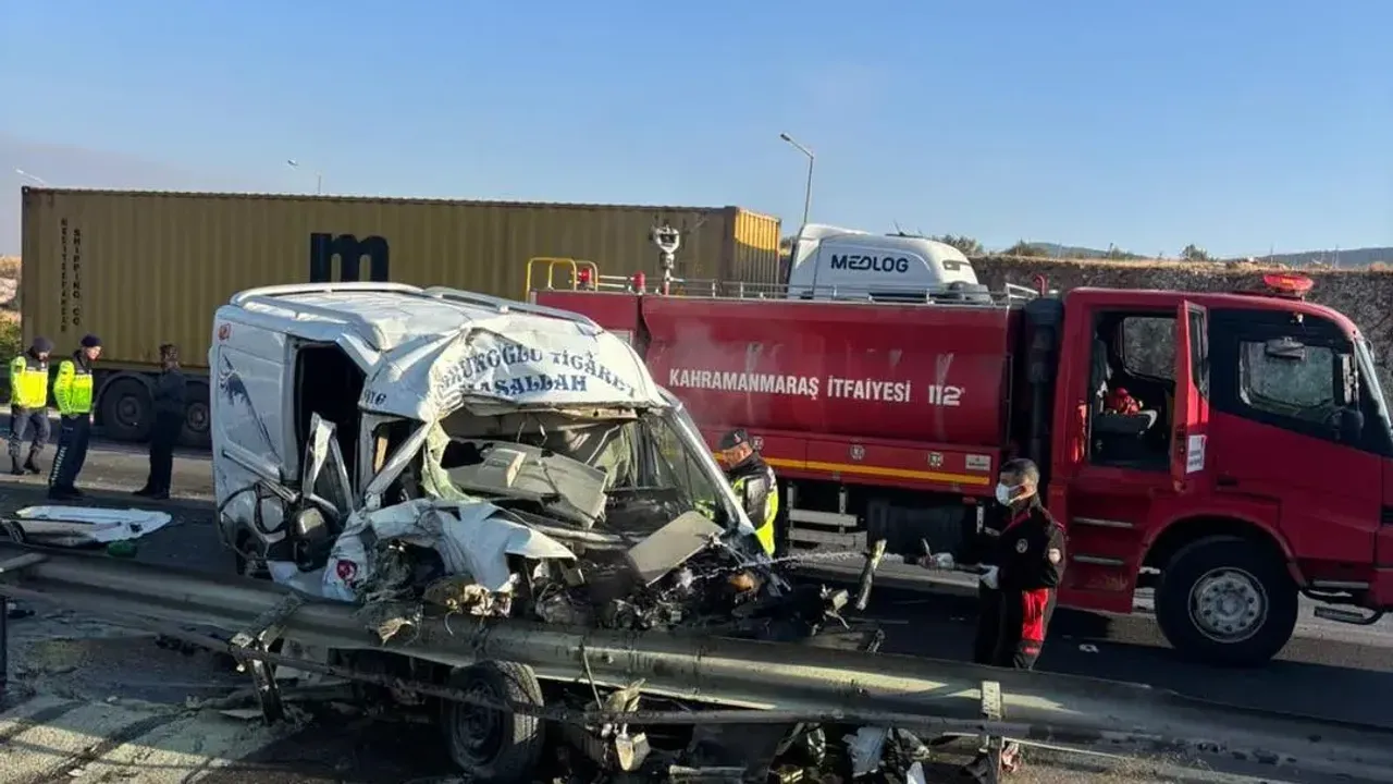 Kahramanmaraş’ta Kamyon ile Minibüs Çarpıştı: 1 Ölü, 1 Yaralı