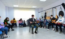 DULKADİROĞLU GENÇLİK MERKEZİ’NDE KURSLAR DEVAM EDİYOR