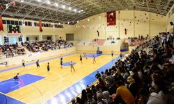 Pinhani Grubu Üniversitemiz Personel ve Öğrencilerinden Oluşan Basketbol Takımıyla Dostluk Maçı Gerçekleştirdi