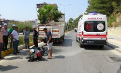 Park halindeki kamyona çarpan motosiklet sürücüsü yaralandı!