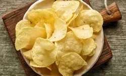 Cips tutkusunu sağlıklıya dönüştürün: Patates kabuğundan cips tarifi