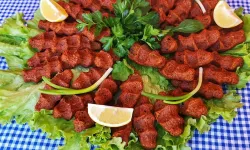 Hatay mutfağının görkemli lezzeti: Hatay usulü acılı çiğ köfte tarifi! Mutlaka deneyin...