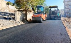 Pazarcık yolları modernleşiyor: Çamlıtepe Mahallesi'nde asfalt yenileme çalışmaları hızla sürüyor