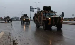 Sınırda askeri hareketlilik! Zırhlı konvoy böyle görüntülendi