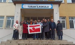 Kahramanmaraş'ta 7'den 77'ye el birliğiyle ilmek ilmek Türk Bayrağı