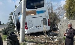 Mardin Nusaybin'de Yolcu Otobüsü Kontrolden Çıkarak Ev Bahçesine Girdi