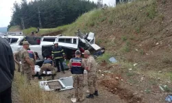 Gaziantep'te TIR, çarpıştığı minibüsü biçti: 8 ölü