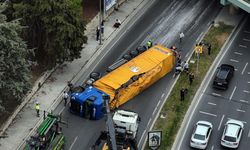 Bakırköy’de Yine Facia: Tır İETT Otobüsünün Üzerine Devrildi!