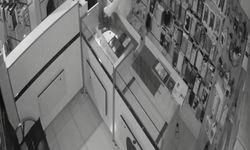 Arnavutköy’de Hırsızlık Şov: 22 Telefon Çalındı, Güvenlik Kamerasında Film Gibi Anlar