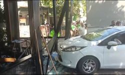 Bursa'da Otomobil Kafeye Girdi, Facianın Eşiğinden Dönüldü!