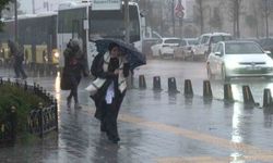 İstanbul’u şiddetli yağış ve fırtına esir aldı