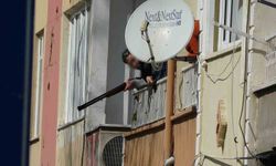 Balkondan av tüfeğiyle dehşet saçan şahıs vurularak etkisiz hale getirildi