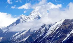 Everest Dağı'nda dron teknolojisiyle yük taşıma devrimi